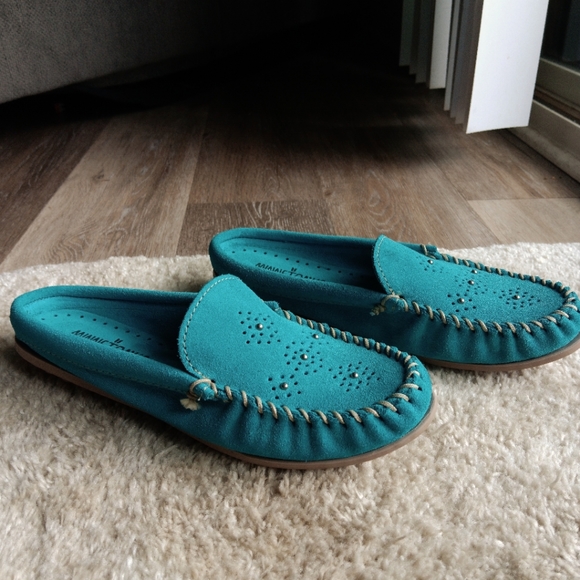 Minnetonka Leila turquoise/teal moccasins suede punch out slip on sz 7.5. - Picture 5 of 8